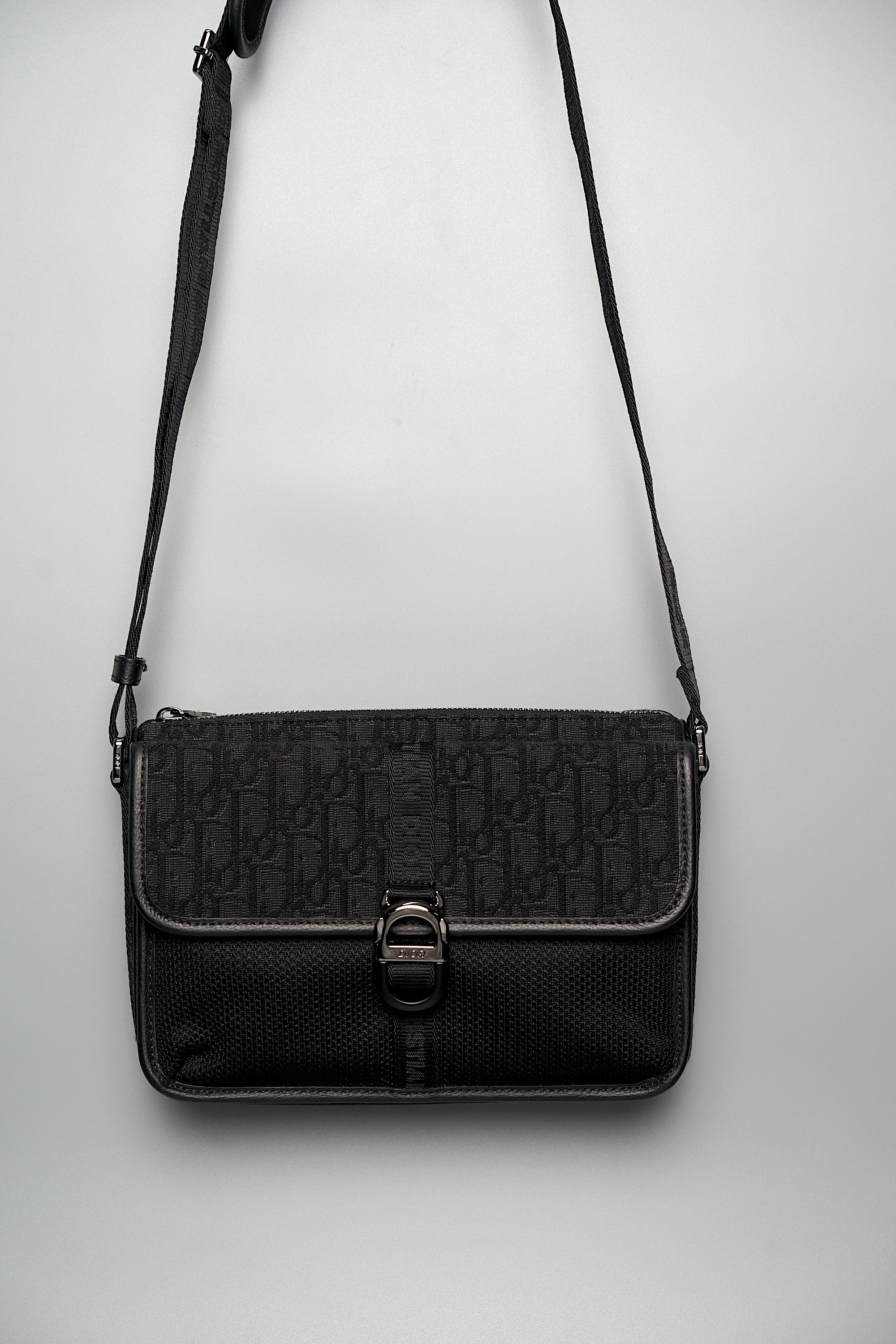 Dior 8 Bag With Strap in Black Oblique Jacquard Brand New bgood