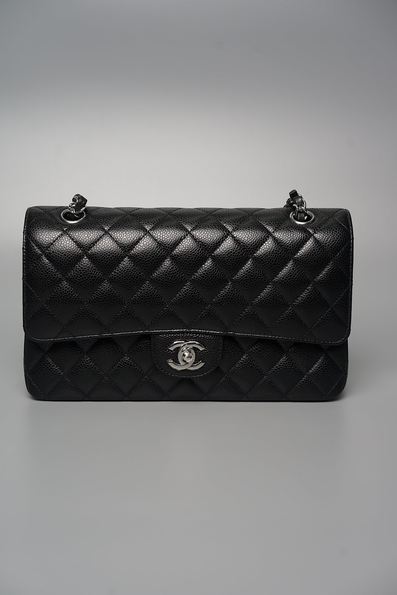 Chanel Medium Classic Double Flap in Black Caviar Shw