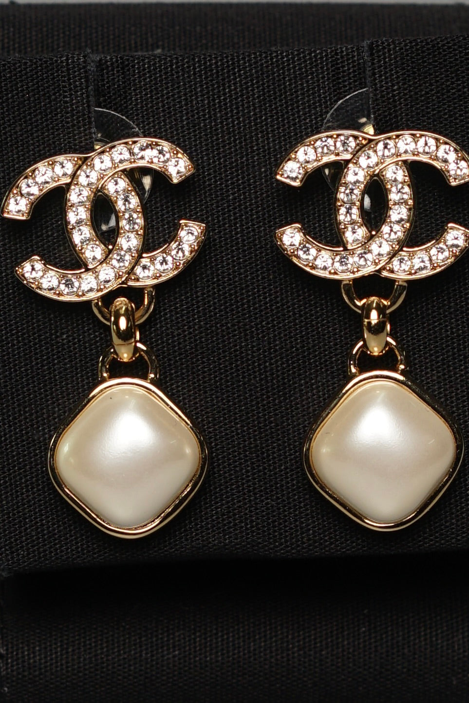 Chanel Diamantes Pearl Square Drop Earrings (Brand New)