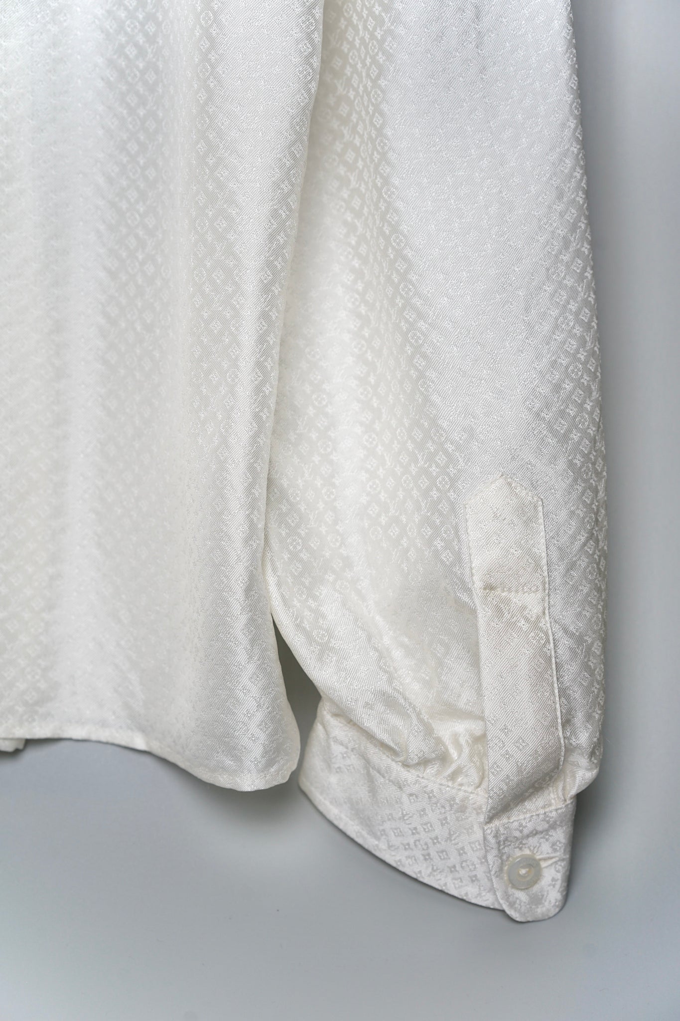 Louis Vuitton Night Lavaliere Blouse in Off White Size 34 (Brand New)