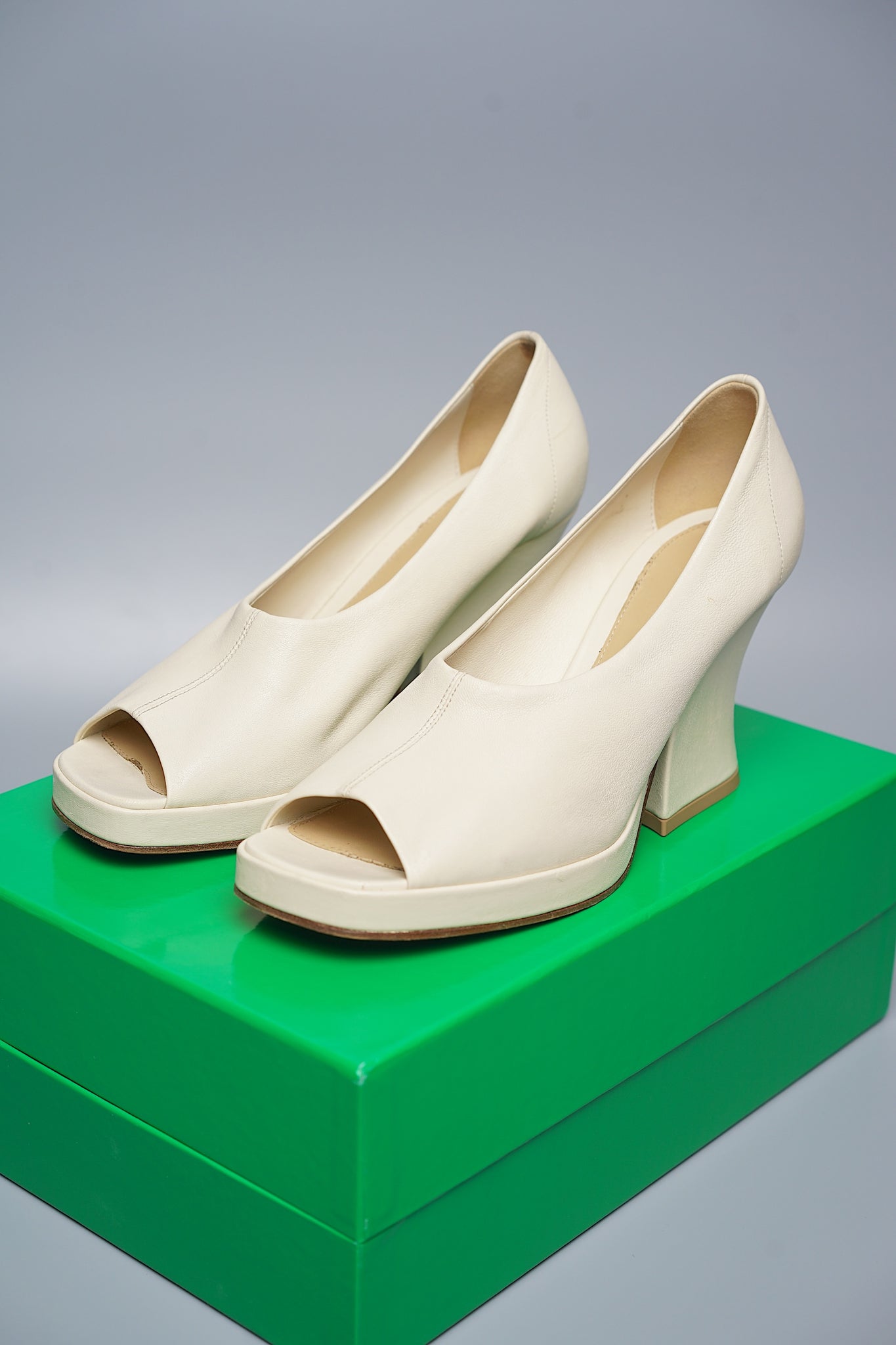 Bottega Veneta Stack Open-Toe Pumps in Cane Sugar Size 40