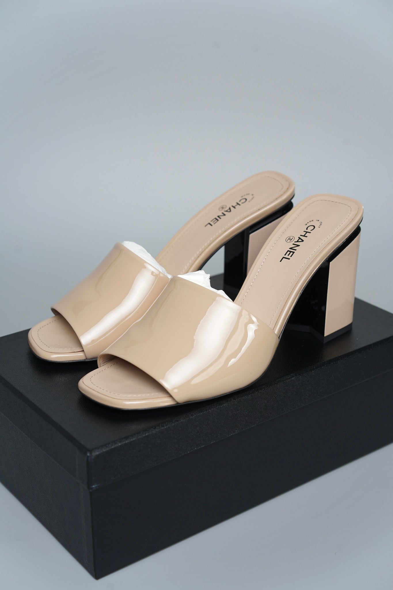 Chanel Mules in Beige Size 39
