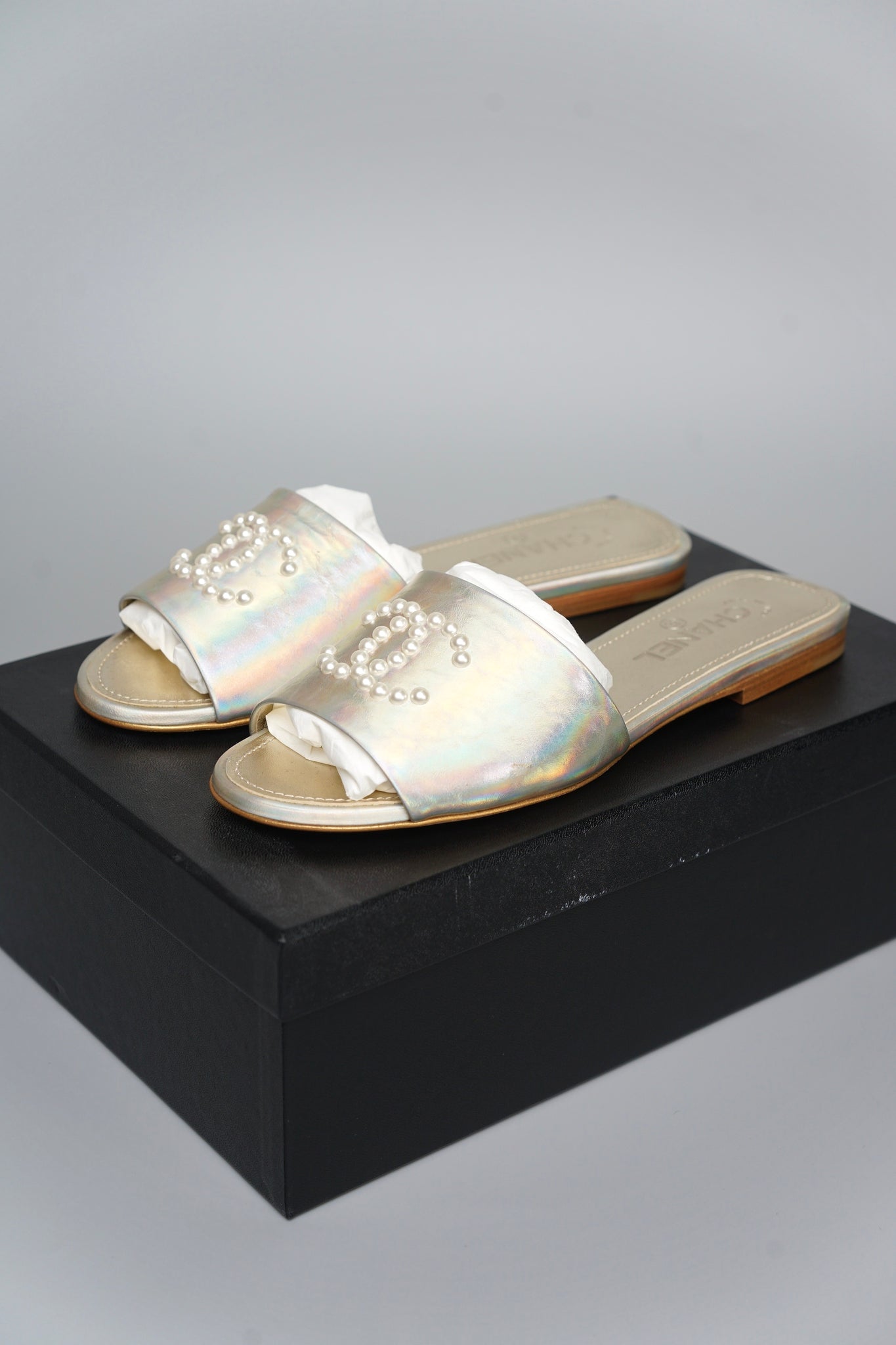 Chanel CC Logo Slides in Metallic Gold Size 39 (Brand New)