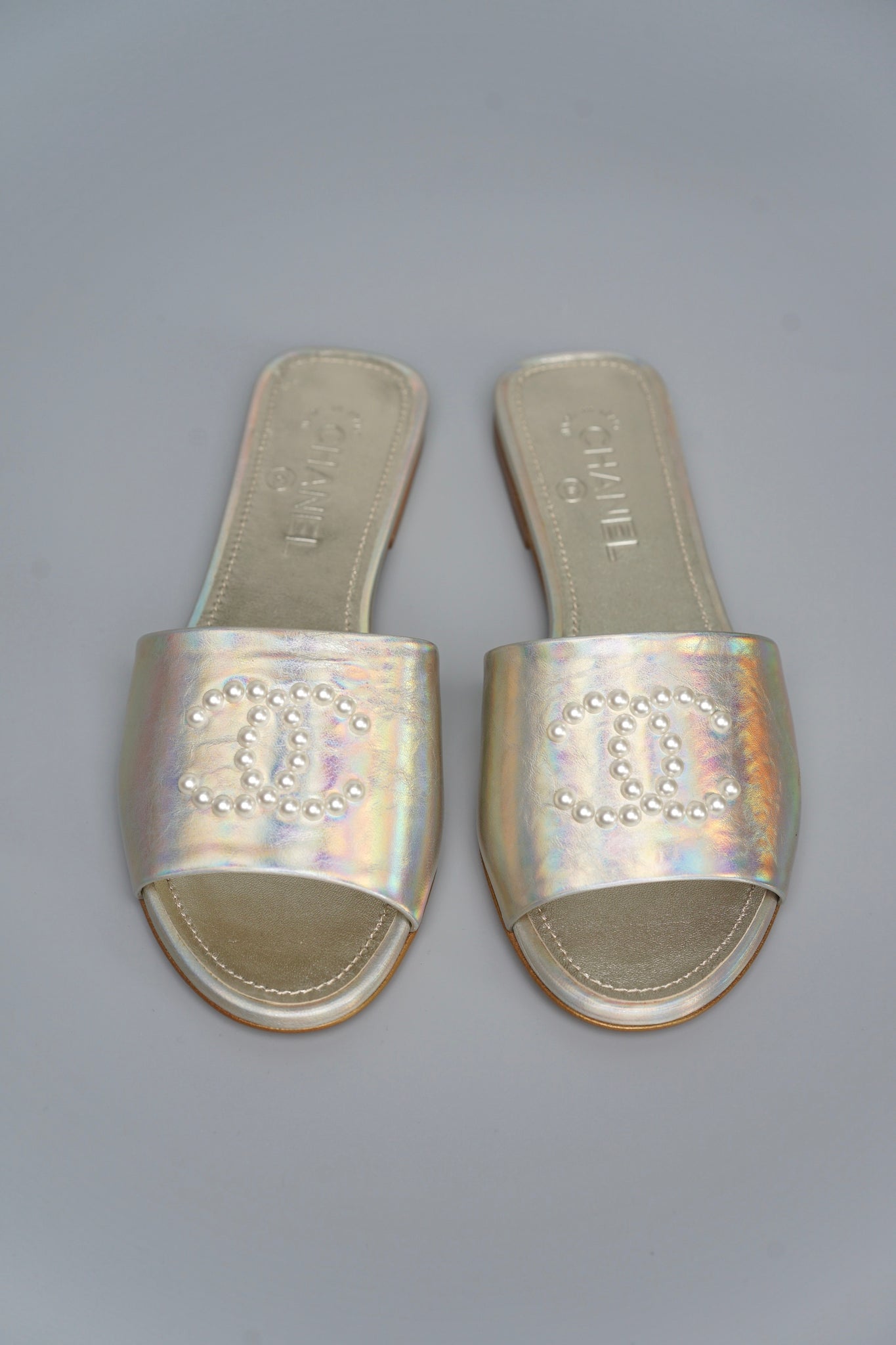 Chanel CC Logo Slides in Metallic Gold Size 39 (Brand New)