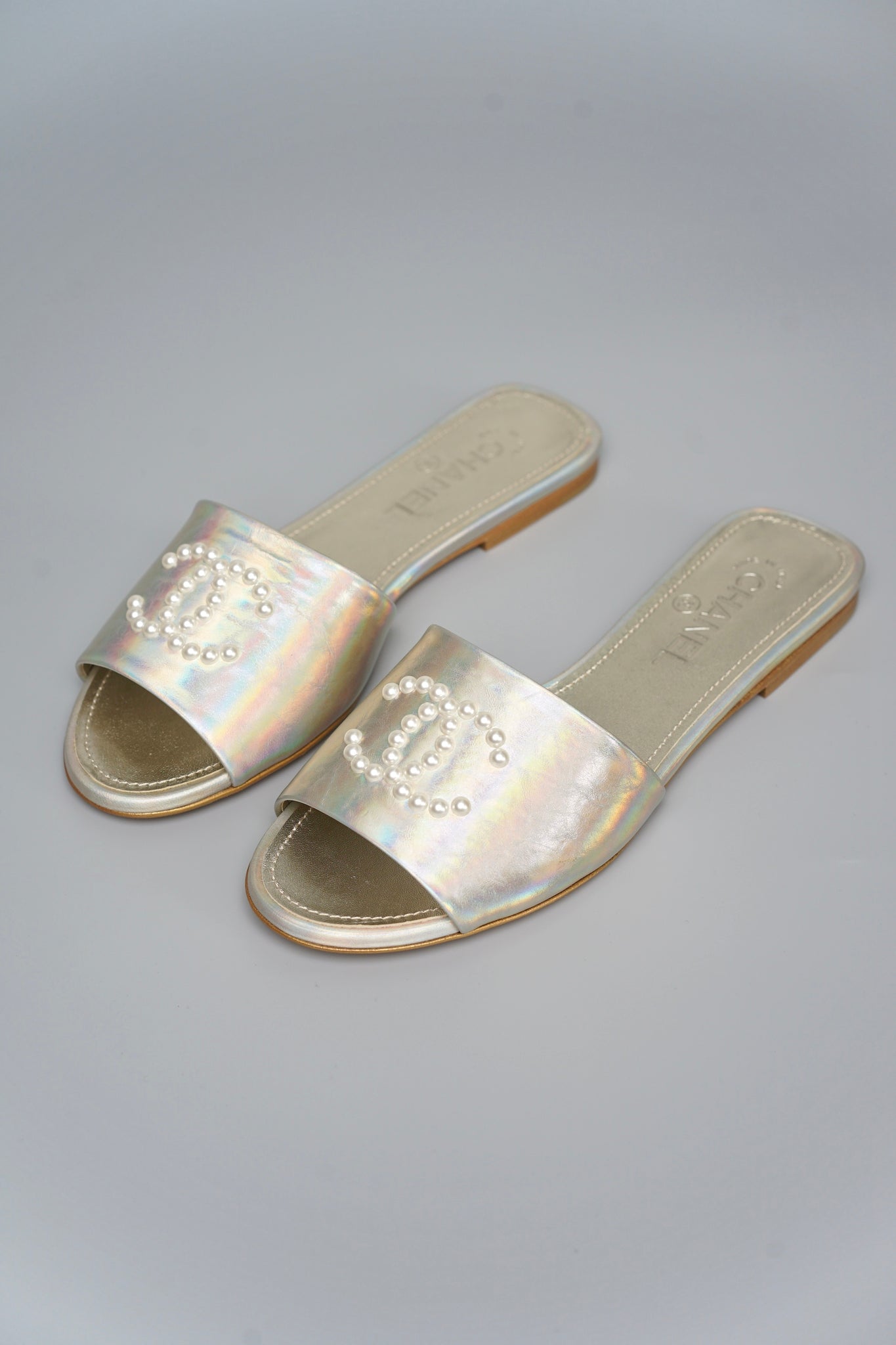 Chanel CC Logo Slides in Metallic Gold Size 39 (Brand New)