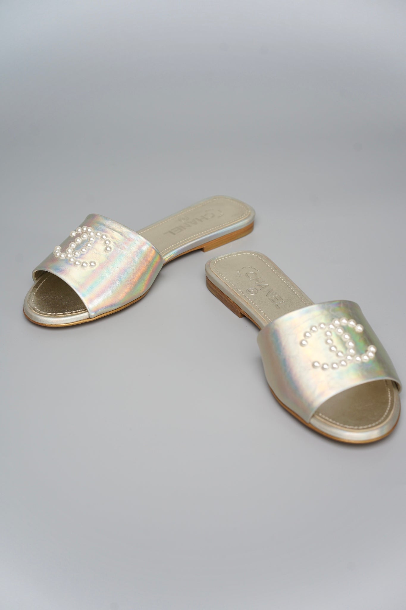 Chanel CC Logo Slides in Metallic Gold Size 39 (Brand New)