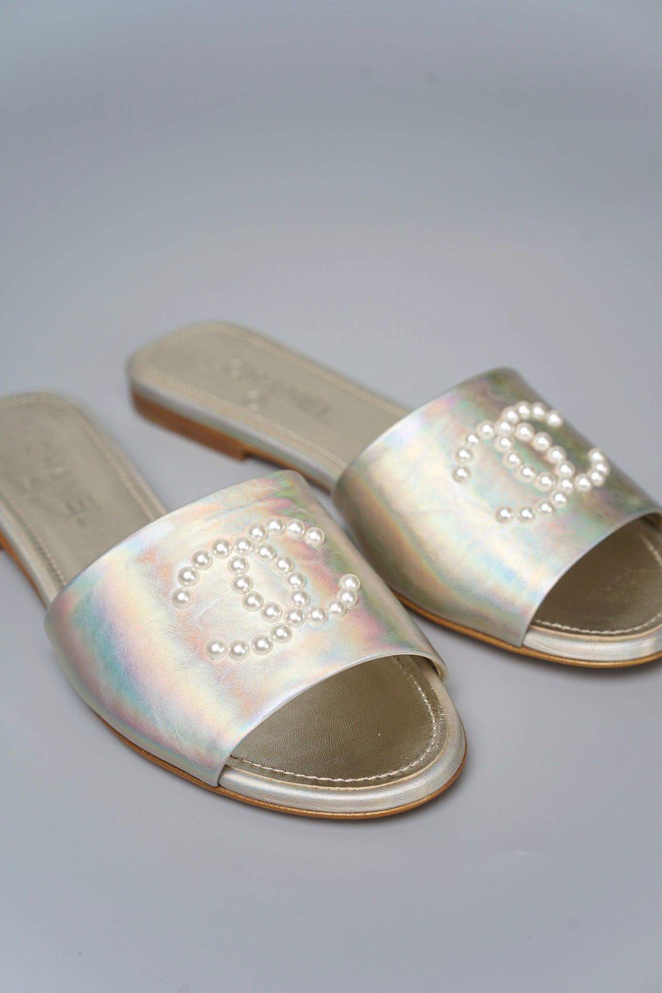 Chanel CC Logo Slides in Metallic Gold Size 39 (Brand New)