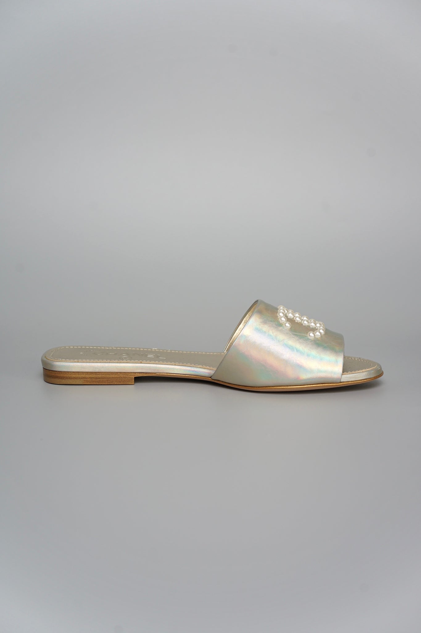 Chanel CC Logo Slides in Metallic Gold Size 39 (Brand New)