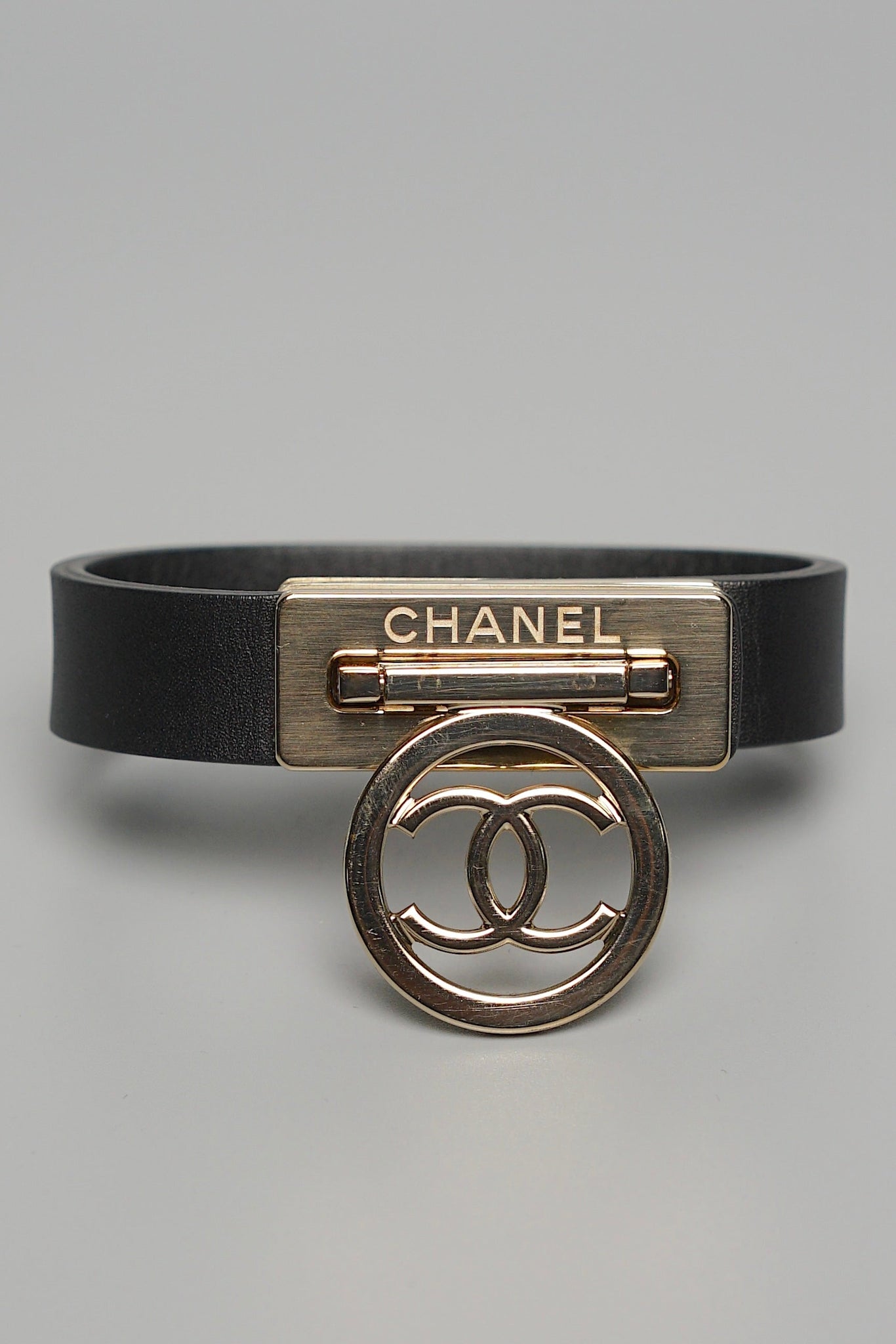 Chanel 19C Bracelet in Gold/Black