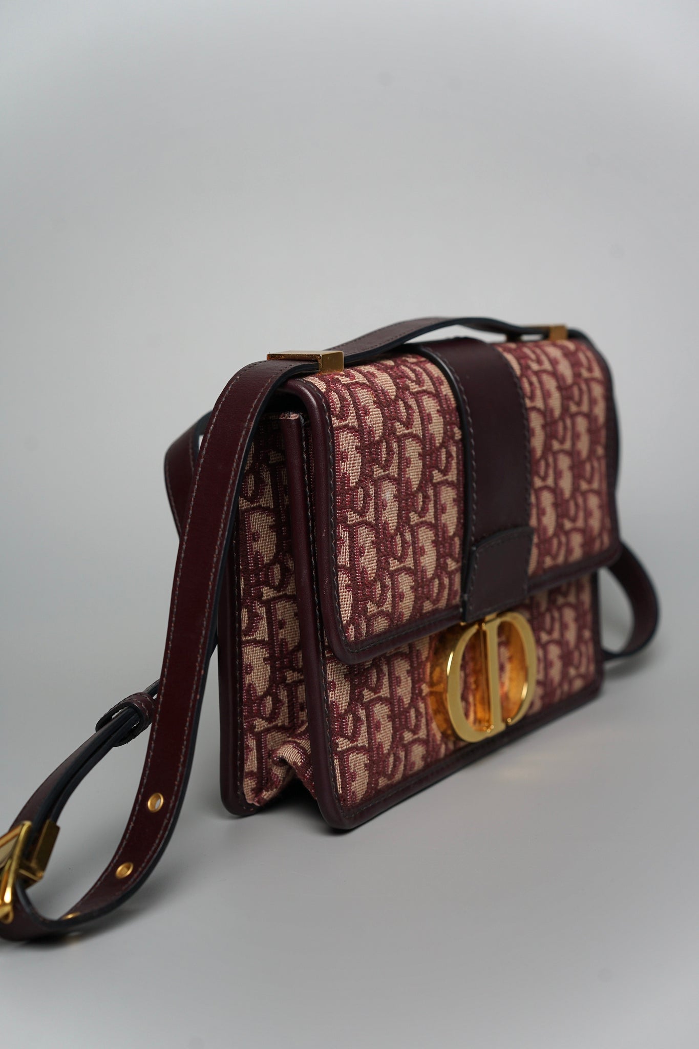 Dior 30 Montaigne in Red Oblique Jacquard Ghw