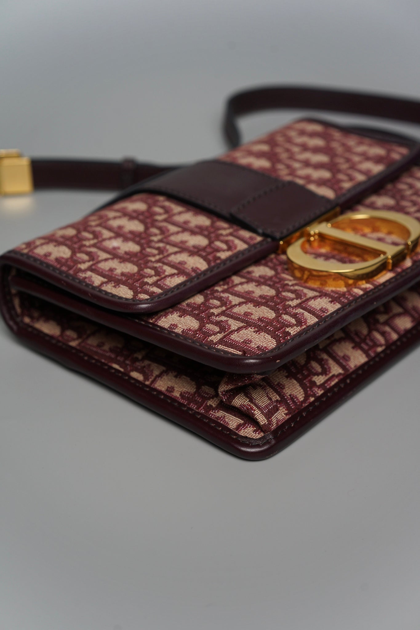 Dior 30 Montaigne in Red Oblique Jacquard Ghw